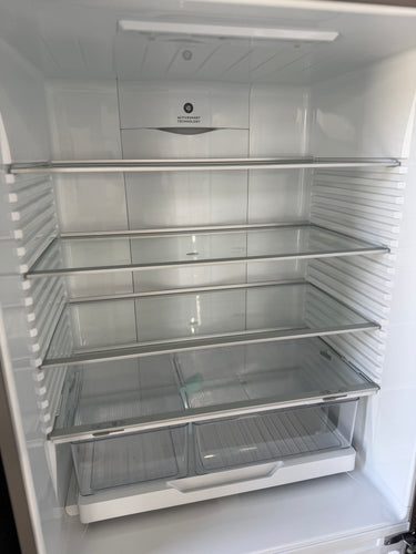 Factory second Fisher & Paykel RF522BRPB6 494-liter bottom mount refrigerator-freezer - Second Hand Appliances Geebung
